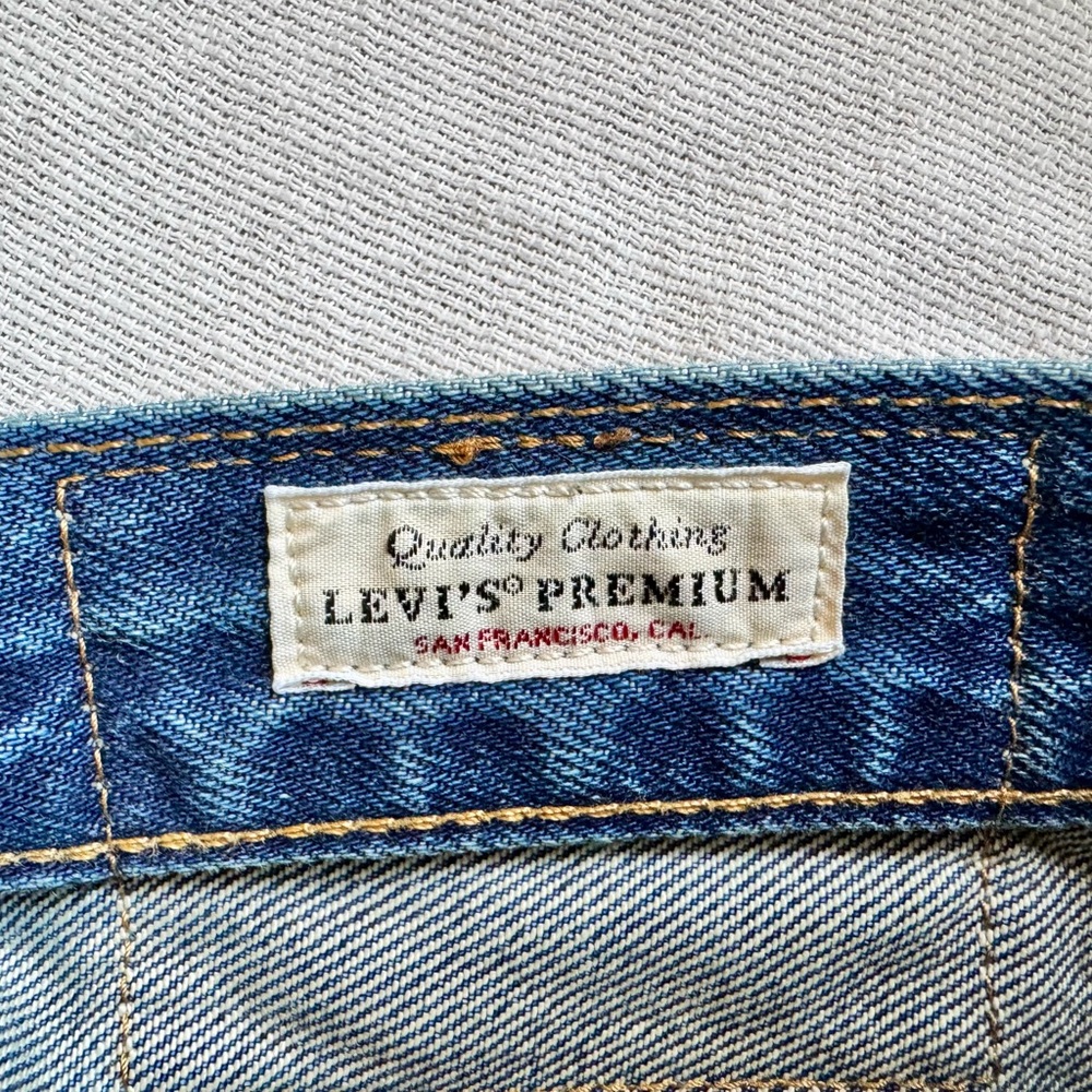 Levi's Premium Selvedge 501 ST Slim Straight Jeans in Medium Blue Wash - Picture 9 of 11
